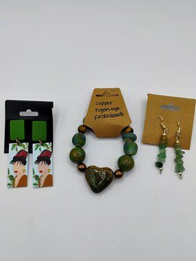 Medium/large Gemstone bracelet set with 2 pairs of earrings - new condition
